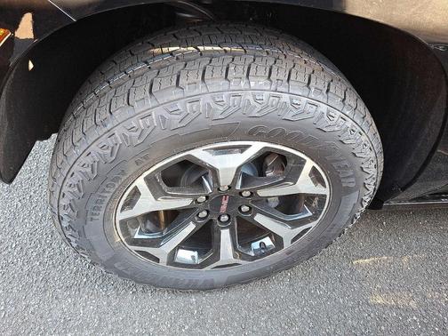 2026 GMC Yukon 4WD AT4