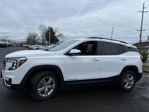 Summit White 2023 GMC Terrain SLE