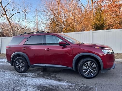 2022 Nissan Pathfinder SV 4WD