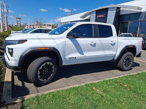 SUMMIT WHT 2026 GMC Canyon AT4