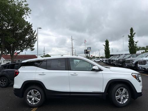 Summit White 2022 GMC Terrain SLE