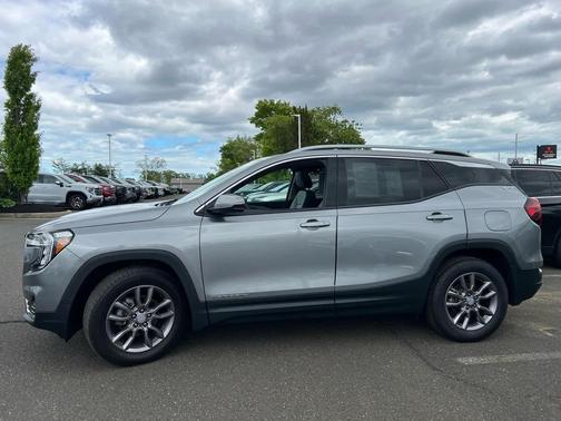 Sterling Metallic 2023 GMC Terrain SLT