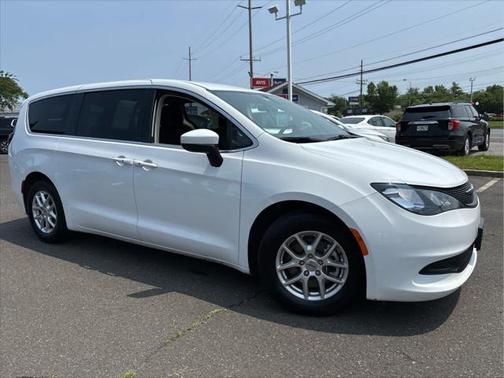 2022 Chrysler Voyager LX