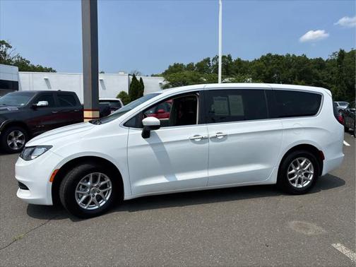 2022 Chrysler Voyager LX