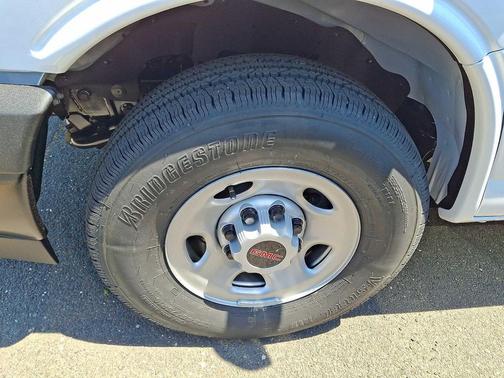 SUMMIT WHT 2026 GMC Savana 2500 Work Van