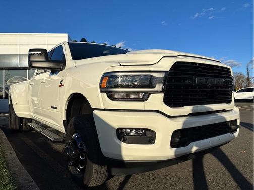 2024 RAM 3500 Laramie Crew Cab 4x4 8' Box