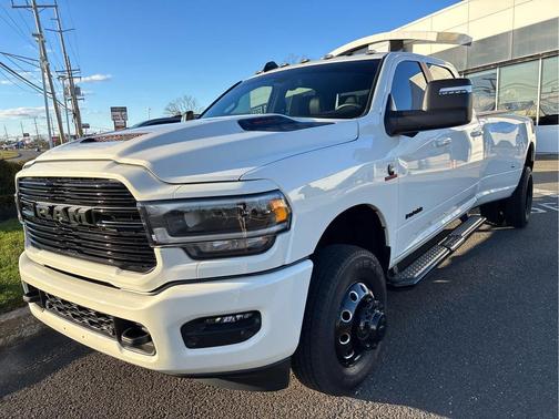 2024 RAM 3500 Laramie Crew Cab 4x4 8' Box
