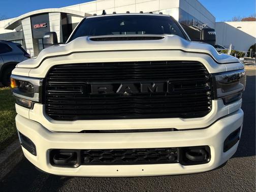2024 RAM 3500 Laramie Crew Cab 4x4 8' Box