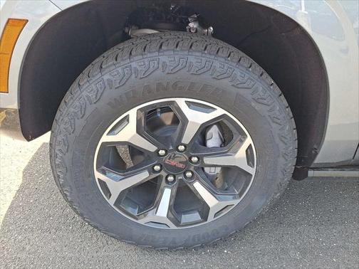 2025 GMC Yukon 4WD AT4