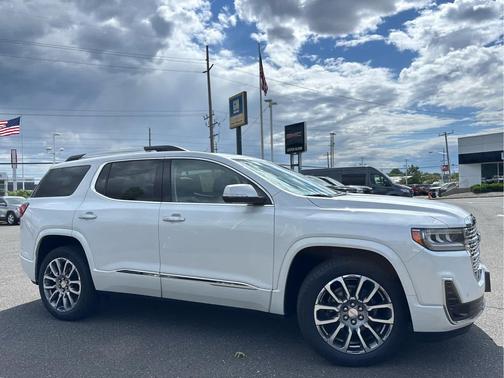 White Frost Tricoat 2023 GMC Acadia Denali