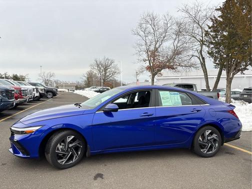 2024 Hyundai ELANTRA SEL