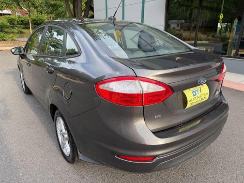 Magnetic Metallic 2017 Ford Fiesta SE