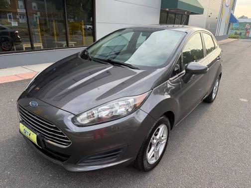 Magnetic Metallic 2017 Ford Fiesta SE