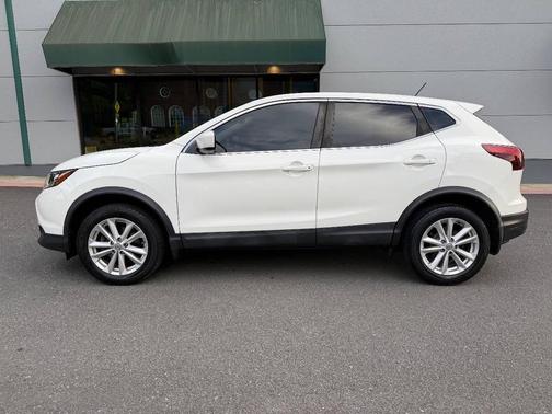 Glacier White 2018 Nissan Rogue Sport S