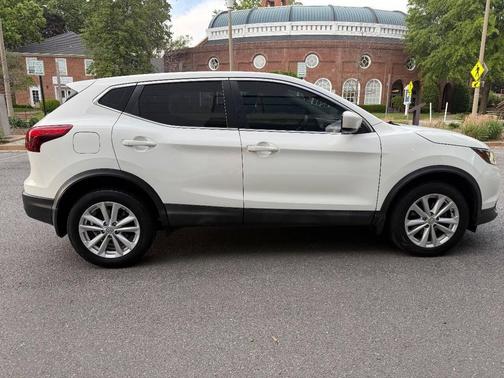 Glacier White 2018 Nissan Rogue Sport S