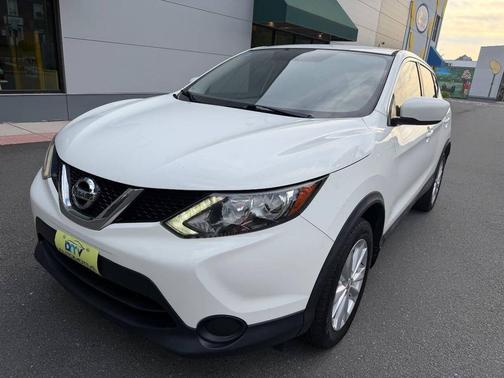 Glacier White 2018 Nissan Rogue Sport S