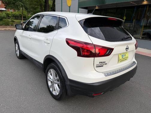Glacier White 2018 Nissan Rogue Sport S