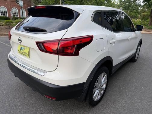 Glacier White 2018 Nissan Rogue Sport S
