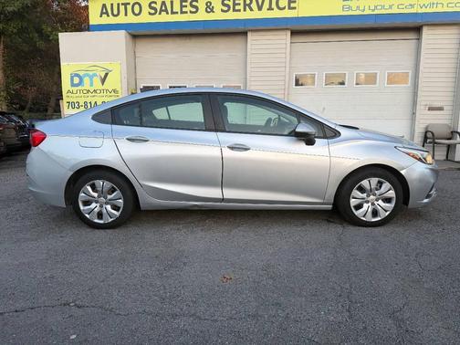 Silver Ice Metallic 2017 Chevrolet Cruze LS