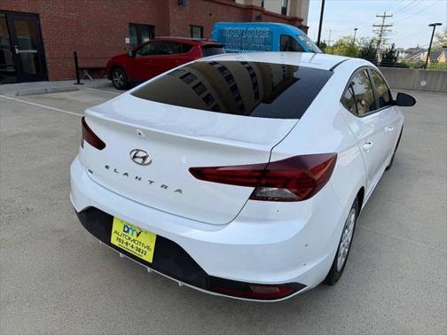 2019 Hyundai ELANTRA SE