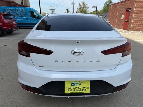 2019 Hyundai ELANTRA SE