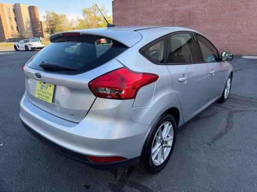 Ingot Silver Metallic 2018 Ford Focus SE