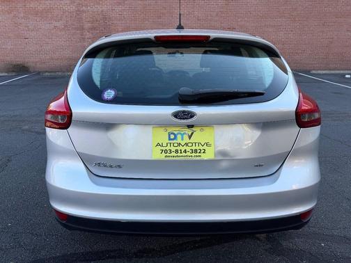 Ingot Silver Metallic 2018 Ford Focus SE