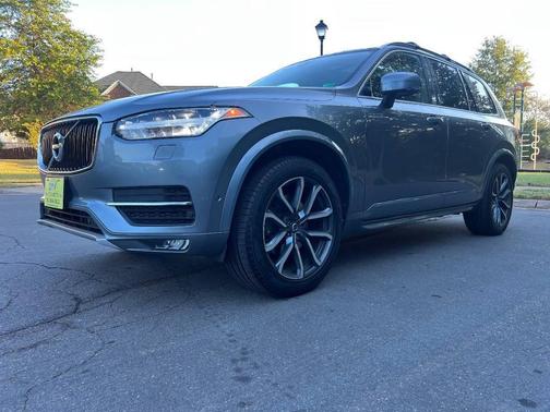 2016 Volvo XC90 T6 Momentum