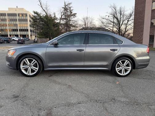 2015 Volkswagen Passat 1.8T Auto SE w/Sunroof & Nav