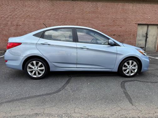 2012 Hyundai Accent SE