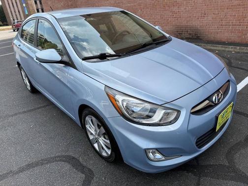 2012 Hyundai Accent SE