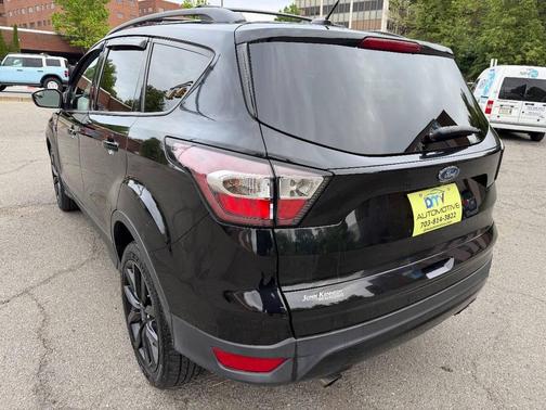 Ruby Red Metallic Tinted Clearcoat 2017 Ford Escape SE