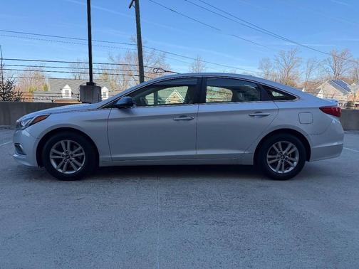 2017 Hyundai SONATA SE