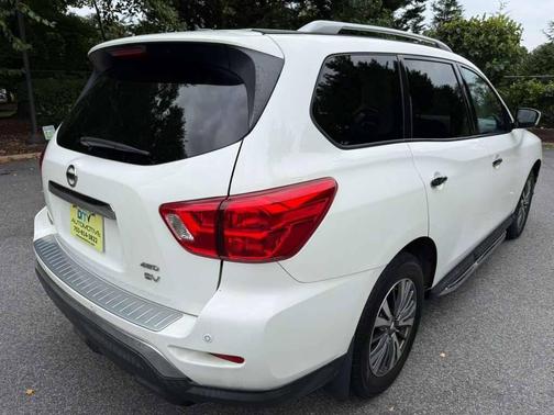 2018 Nissan Pathfinder SV