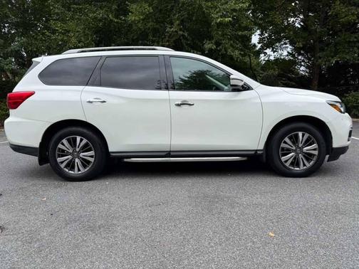 2018 Nissan Pathfinder SV