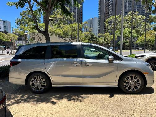 Solar Silver Metallic 2026 Honda Odyssey Touring