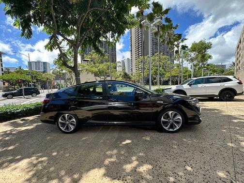 Crystal Black Pearl 2018 Honda Clarity Plug-In Hybrid Base