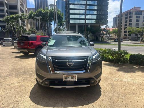 Gun Metallic 2023 Nissan Pathfinder SL