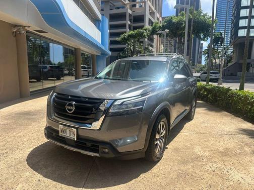 Gun Metallic 2023 Nissan Pathfinder SL