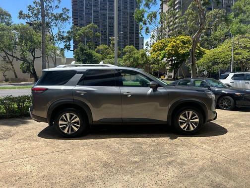 Gun Metallic 2023 Nissan Pathfinder SL