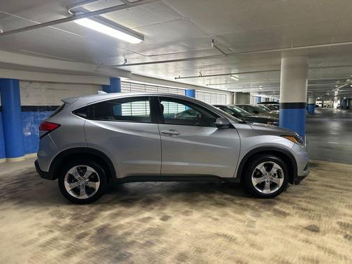 Lunar Silver Metallic 2022 Honda HR-V LX