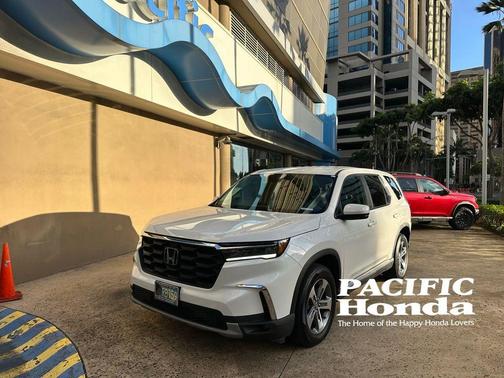 Platinum White Pearl 2023 Honda Pilot EX-L 8-Passenger
