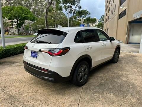 Platinum White Pearl 2026 Honda HR-V LX