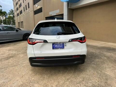 Platinum White Pearl 2026 Honda HR-V LX