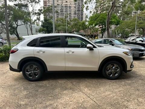 Platinum White Pearl 2026 Honda HR-V LX