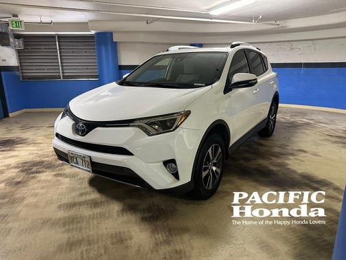 Super White 2018 Toyota RAV4