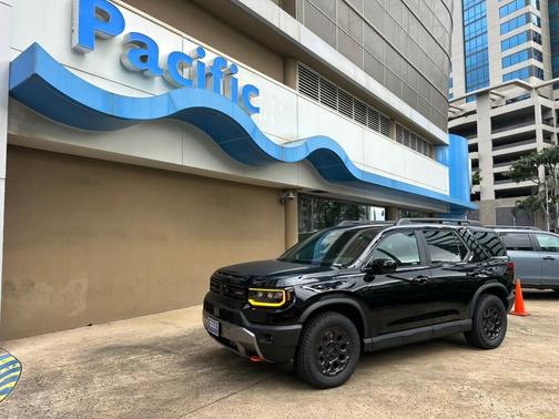 Crystal Black Pearl 2026 Honda Passport TrailSport Blackout