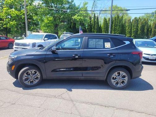 Fusion Black 2024 Kia Seltos S