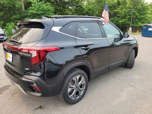 Fusion Black 2024 Kia Seltos S