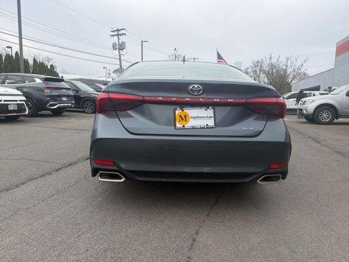 Harbor Gray Metallic 2019 Toyota Avalon XLE